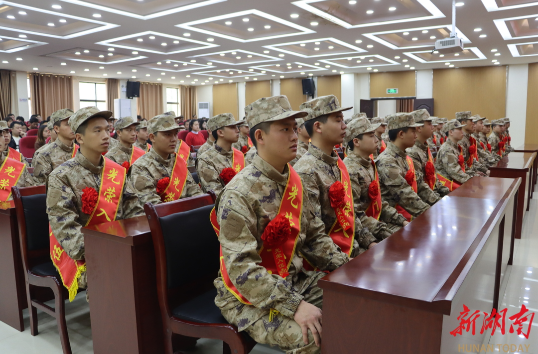 石鼓区：以“忠诚印”铸魂，欢送新兵踏征程