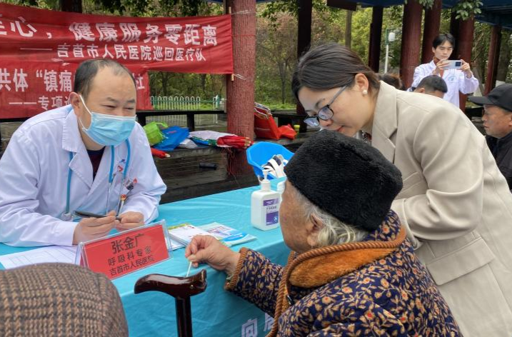 结核病怎么防？吉首市医共体公园“摆摊”送知识