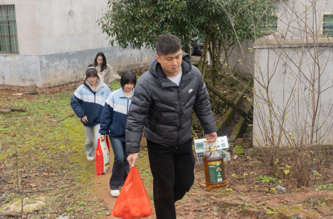 传承雷锋精神、情暖留守老人，衡南职专志愿服务助力乡村振兴