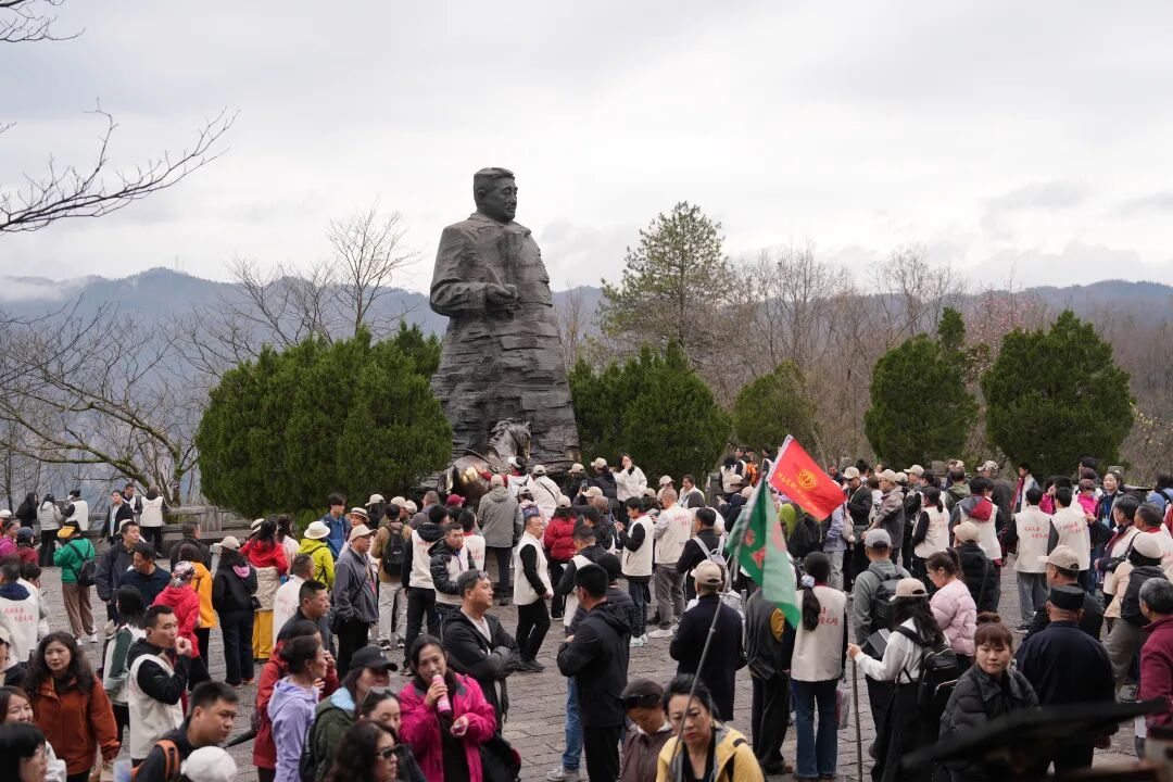 第十届中国残疾人冰雪运动季参与者沉浸式体验张家界国家森林公园无障碍建设成果