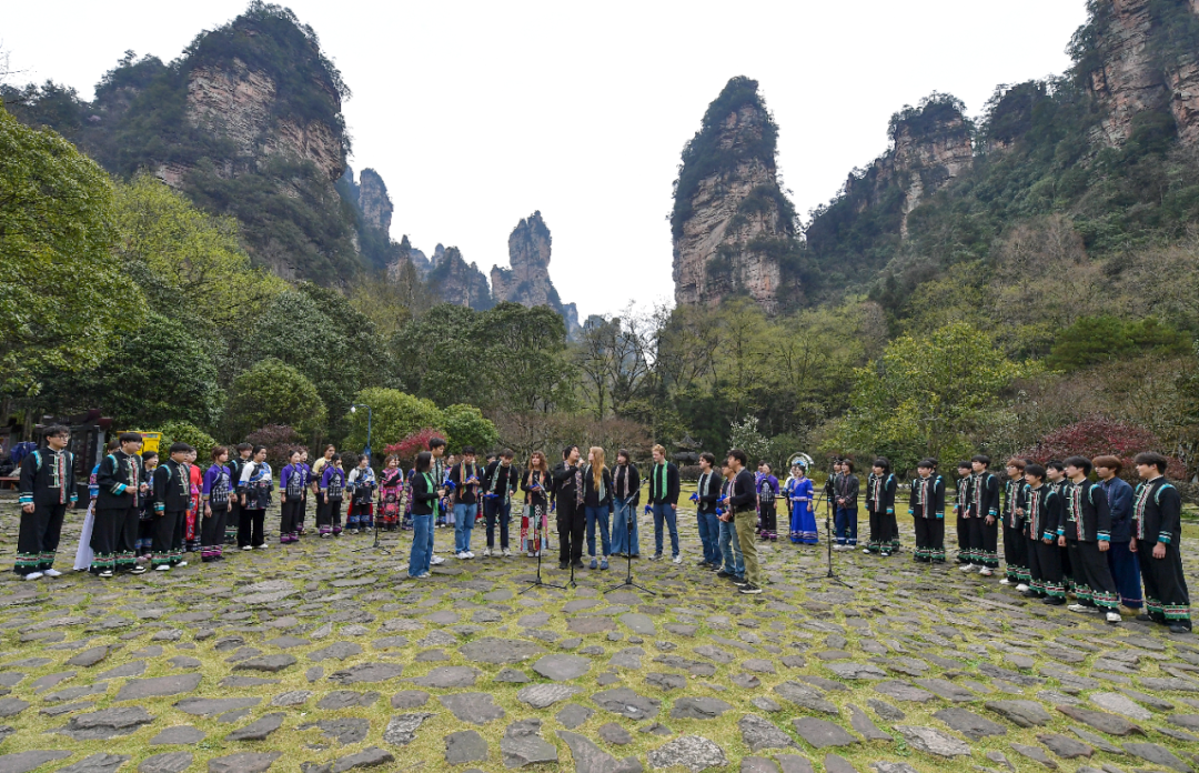 耶鲁大学Whiffenpoofs阿卡贝拉合唱团走进张家界