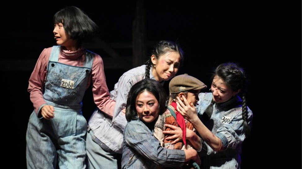 话剧《红岩》在长沙上演
