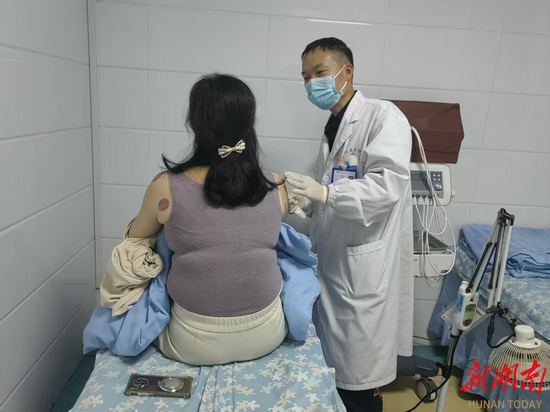 颈肩腰腿痛反复发作？来益阳医专附属医院，医生欧阳美亮用小针刀帮您