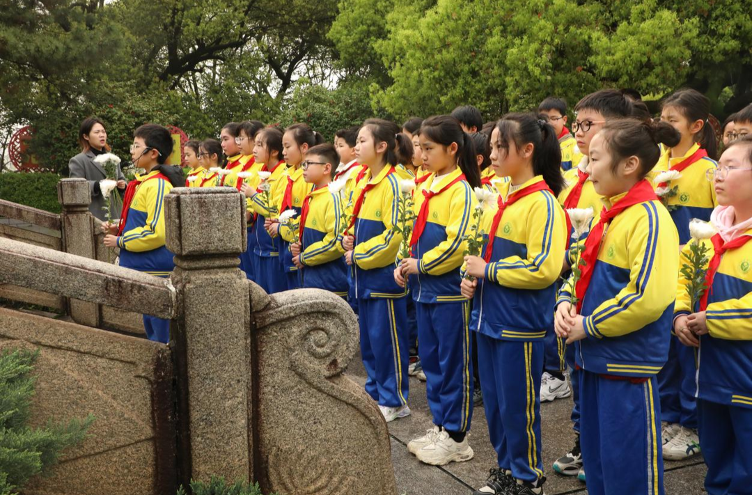清明，石鼓区人民路小学少先队员将最深的敬意献给革命先烈
