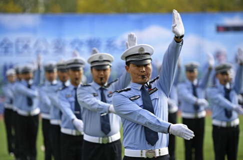 全国中小学生安全教育日 常德交警进校园播撒交通安全的种子