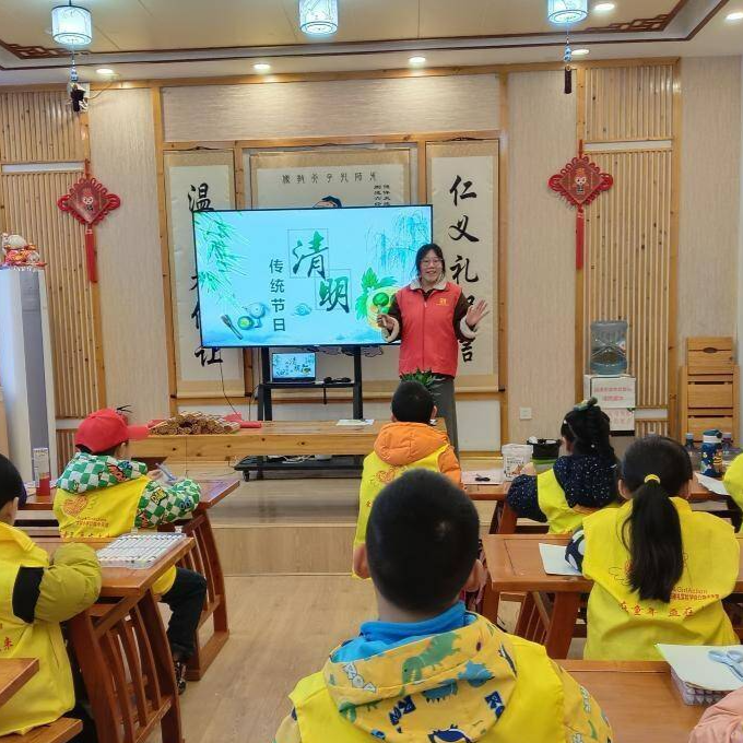 巧手绽菊香 清明寄哀思 怀化开展“我们的节日·清明”主题活动