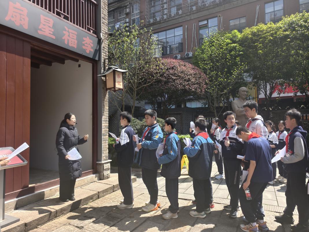 李富春故居举办清明缅怀活动，50余名青少年沉浸式感悟革命精神