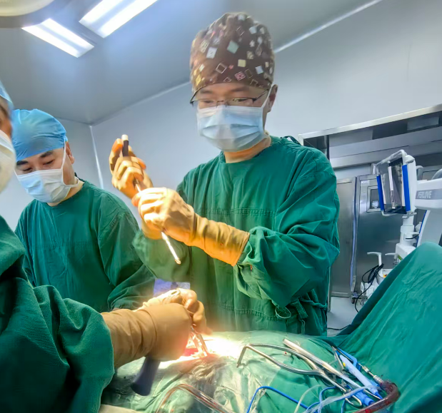 湘雅专家现场指导 湘潭市中医医院完成高难度脊柱手术