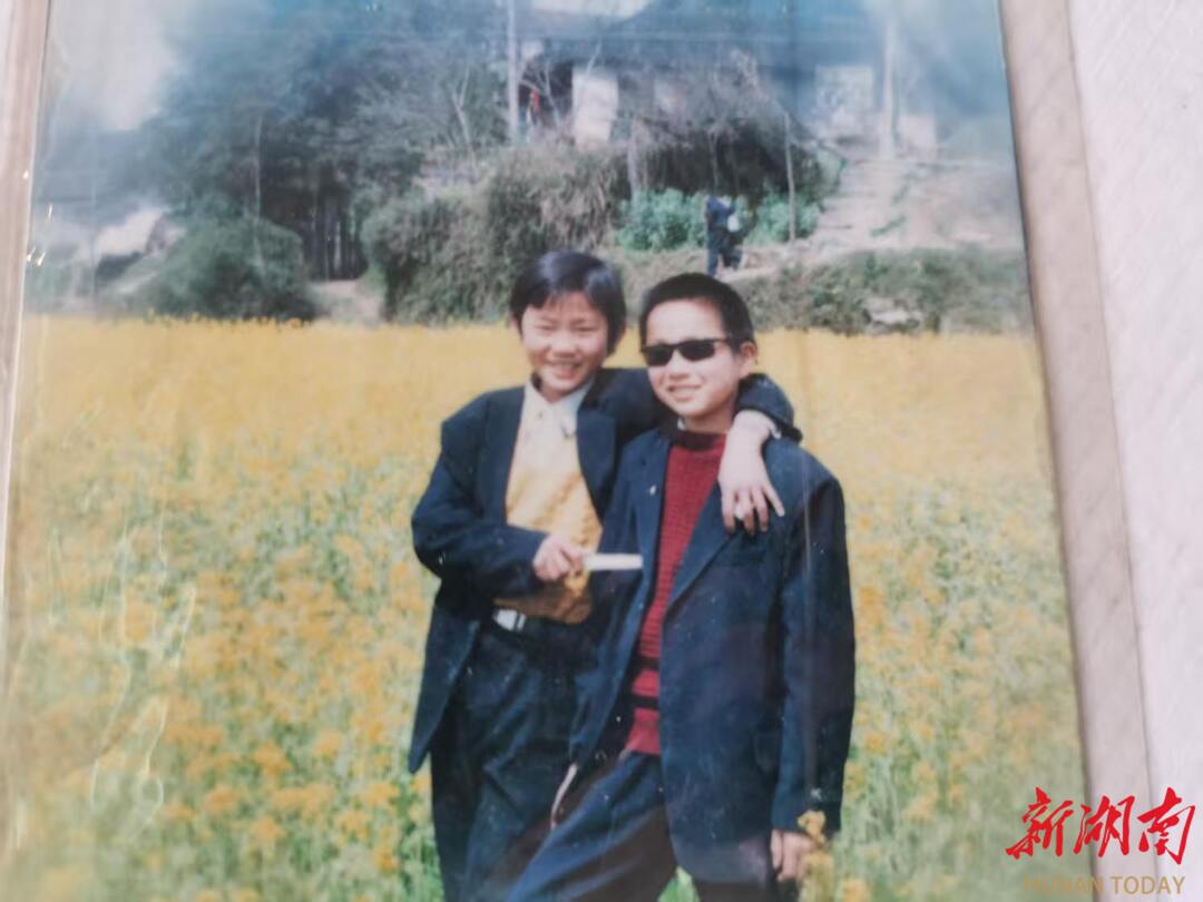 张雪发小讲述往事：初中迷上自行车摩托车，还骑自己组装的简易摩托车接老友