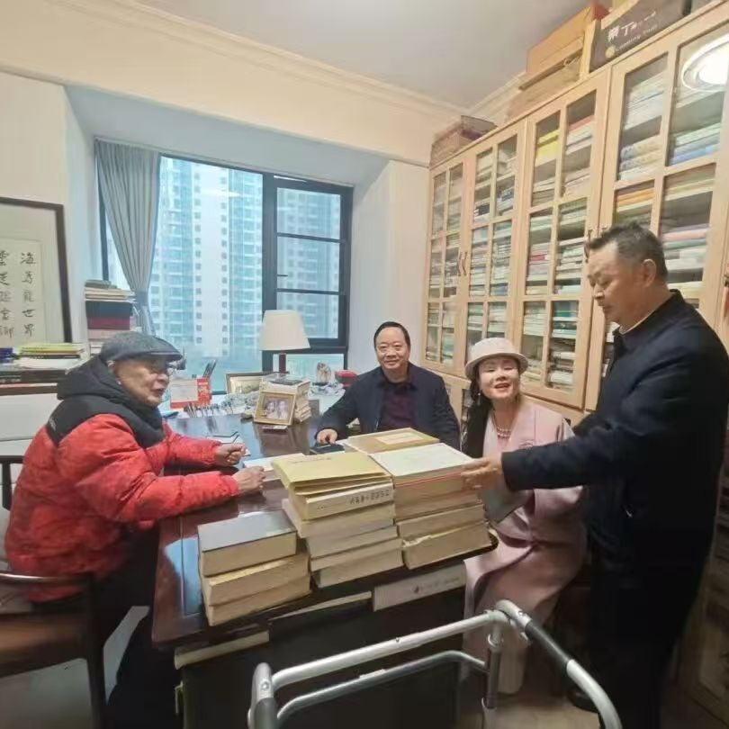宋可权 | 千古文章书卷里  百花消息雨声中——丙午年春分日长沙拜谒李元洛先生散记