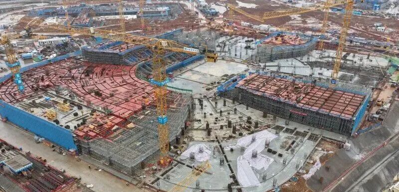 长沙奥体中心建设项目，顺利实现“正负零攻坚”节点目标，全面转入地上混凝土主体结构施工阶段。 均为长沙晚报全媒体记者邓迪摄