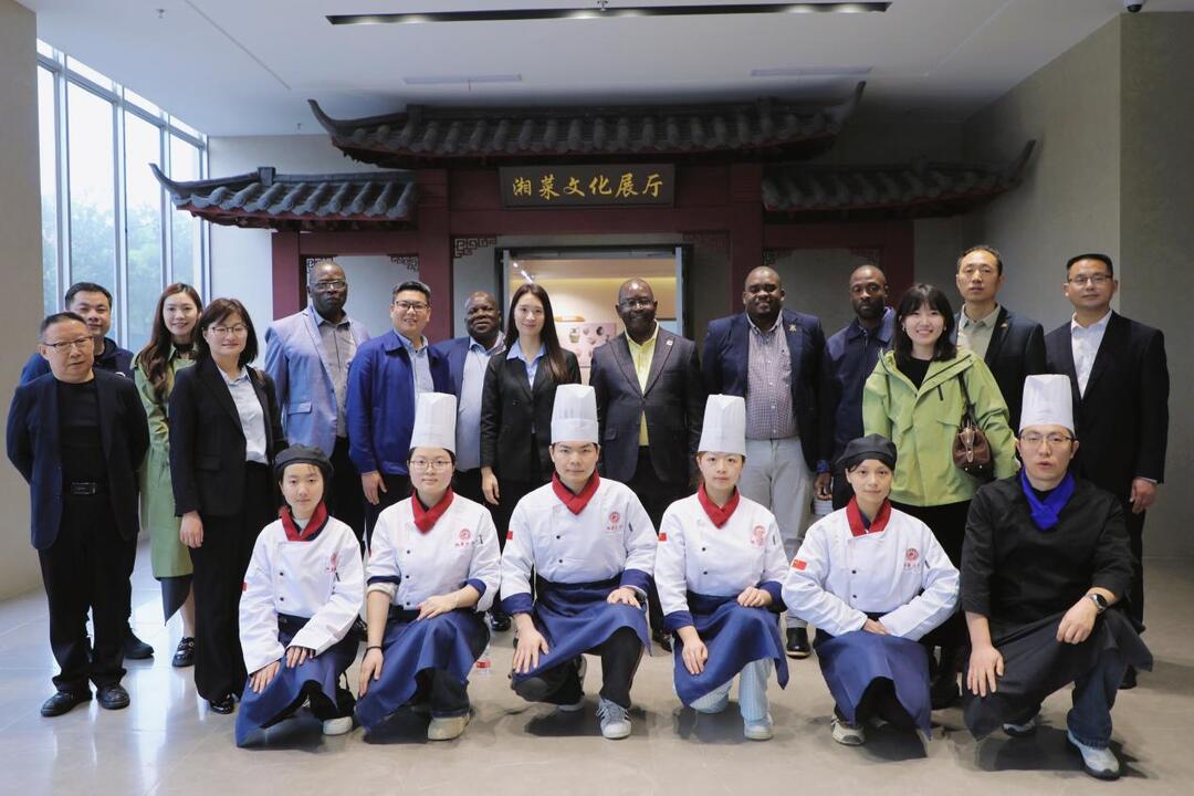 中非交流搭桥梁，津巴布韦高等教育代表团访问长沙商贸旅游职院