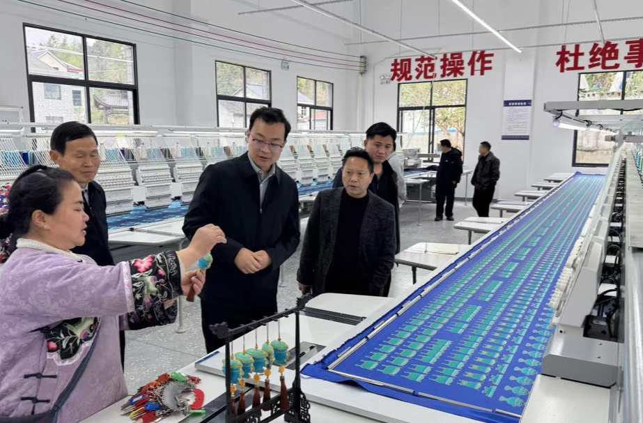片区联动学先进 葫芦苗绣谋新篇