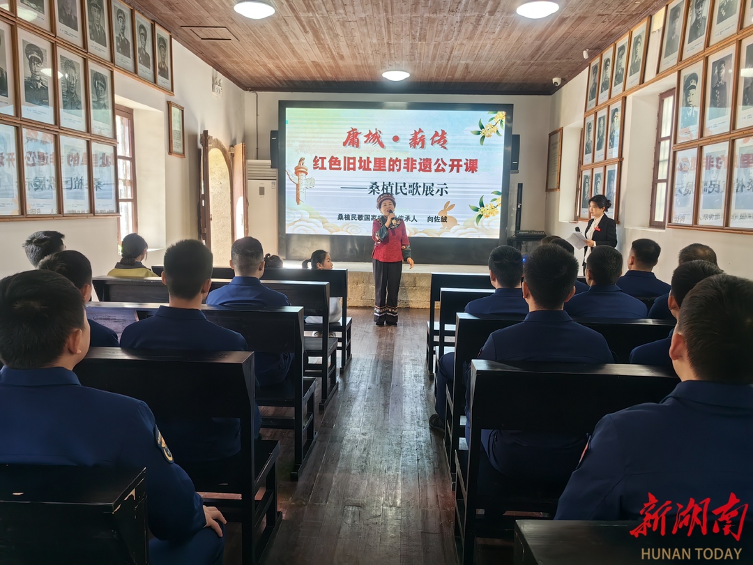 张家界：“庸城·薪传”非遗公开课让红色精神深入人心	  