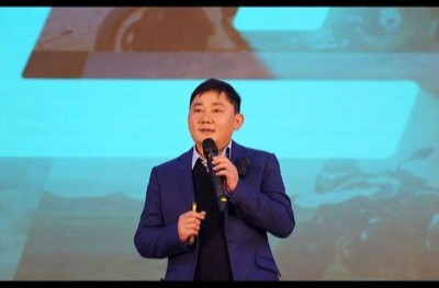 追光·TA眼中的张雪｜“不怕摔”的少年摔出了辉煌