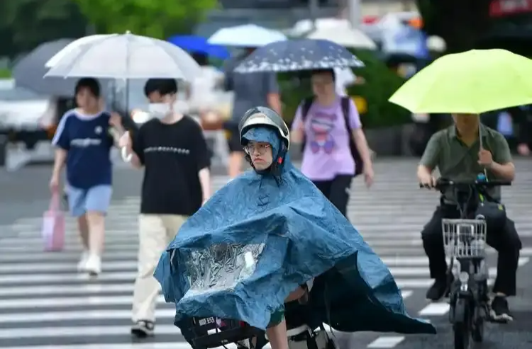 近期南方大部多降雨伴强对流 华南地区高温持续