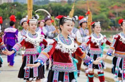 新晃“院坝村歌”大擂台比赛正式开锣