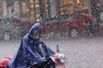4月11日至13日降水减弱，湘中以南仍有大到暴雨
