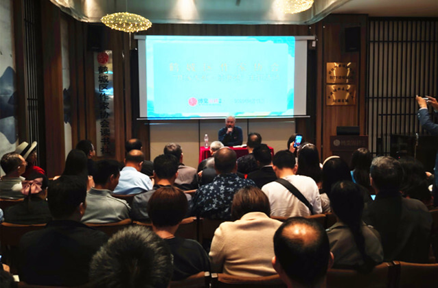   打造“作家专柜·读书社”，鹤城作协让本土文学走近读者