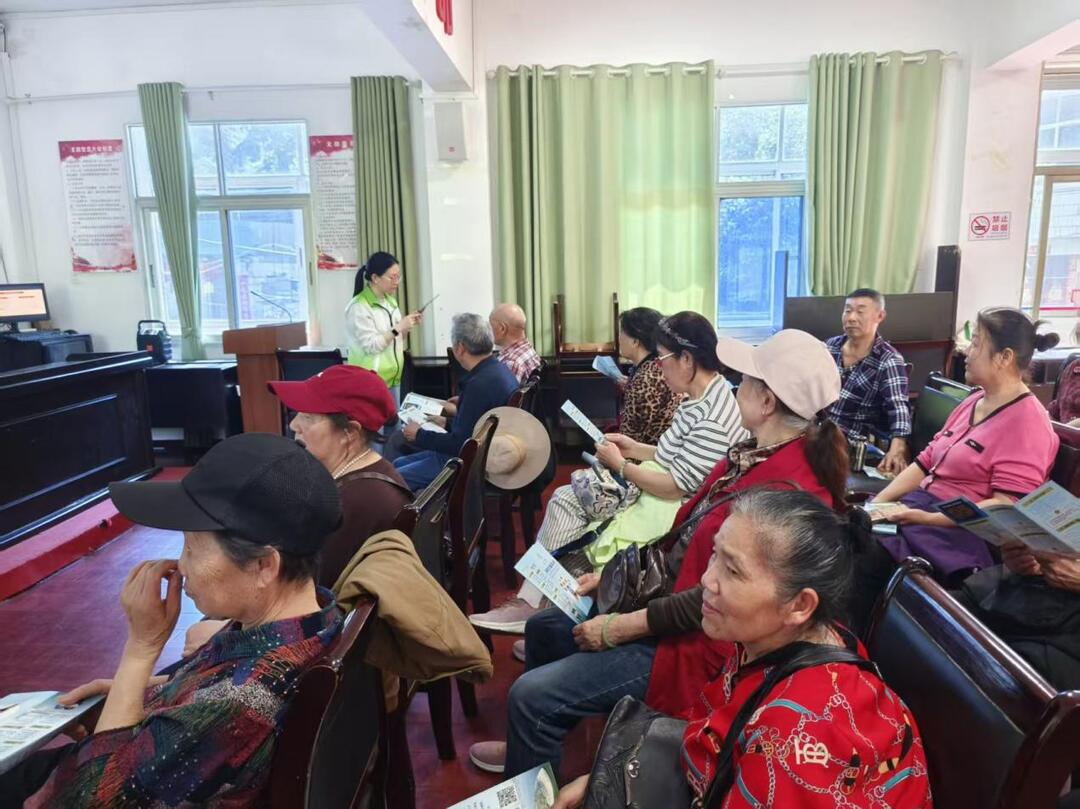 开福区洪山街道社工站开展“情暖桑榆 志愿同行”志愿服务活动