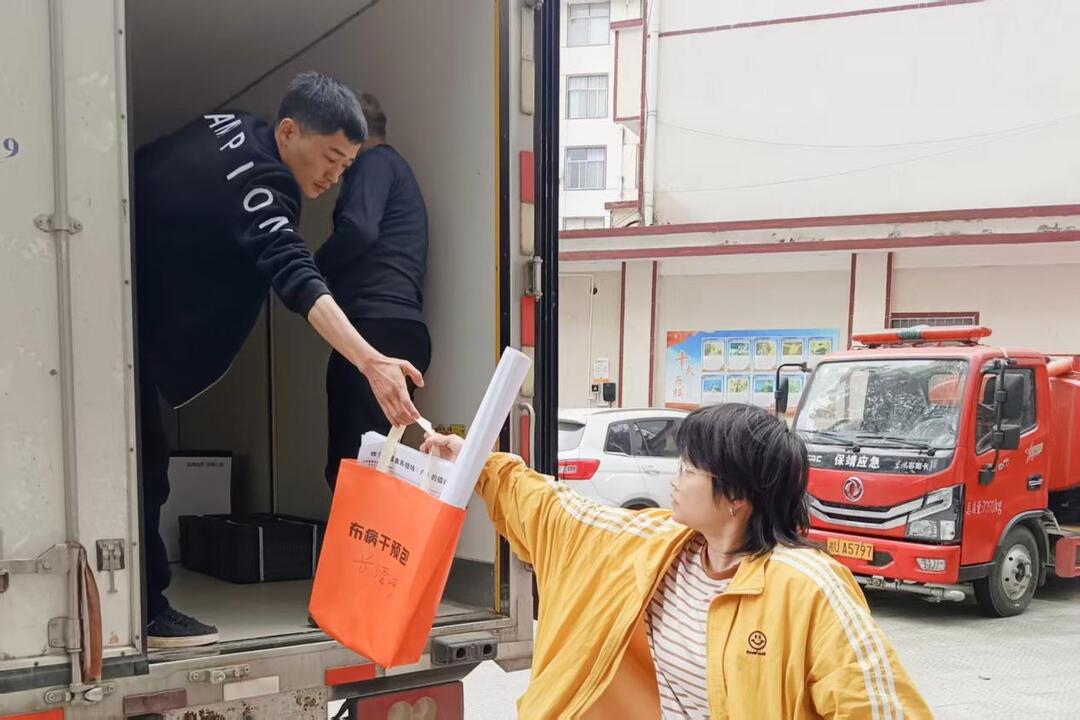 春防进行时！防疫队下乡送“健康礼包”