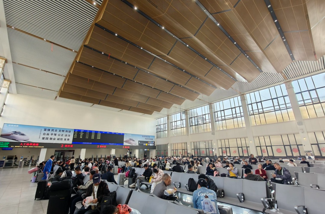 受暴雨影响，15日、16日途经湖南的部分列车停运
