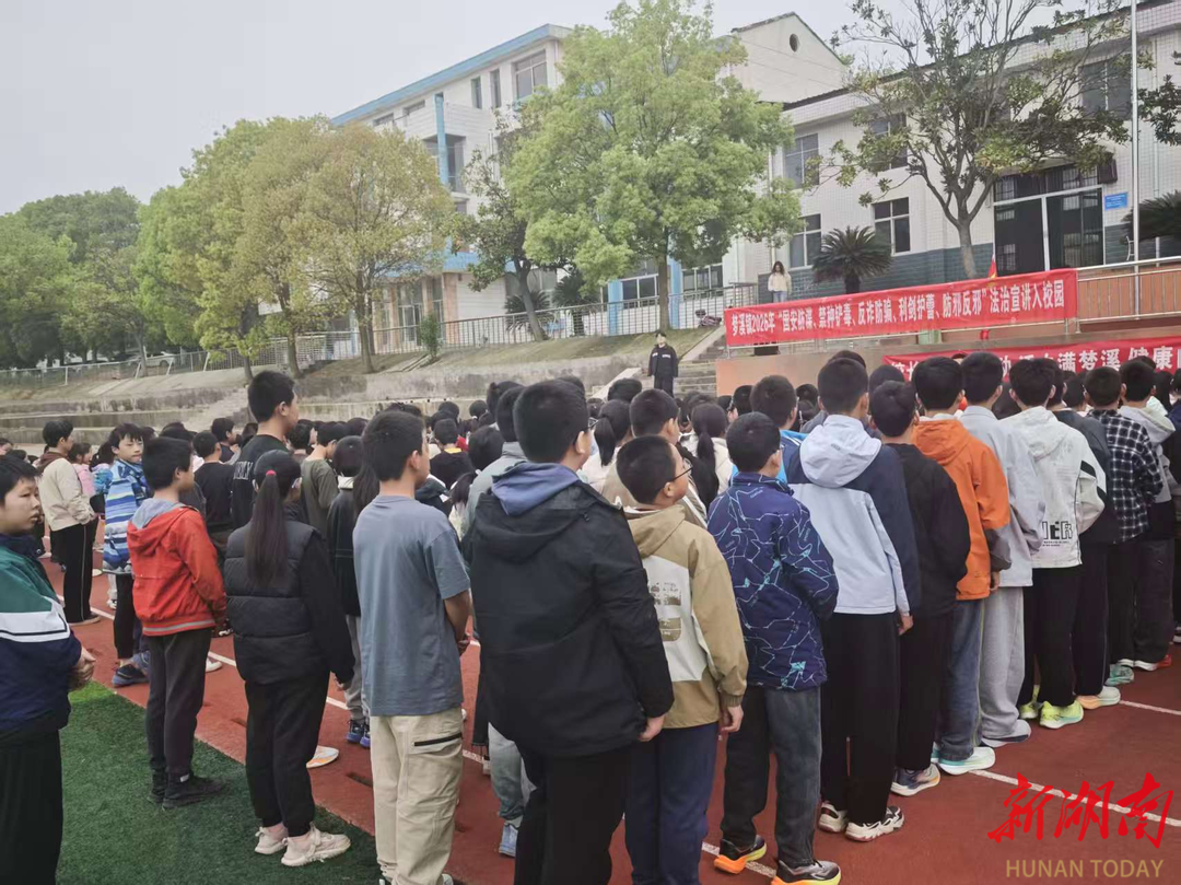 澧县梦溪镇“法治宣讲进校园”活动走进雷公塔中学