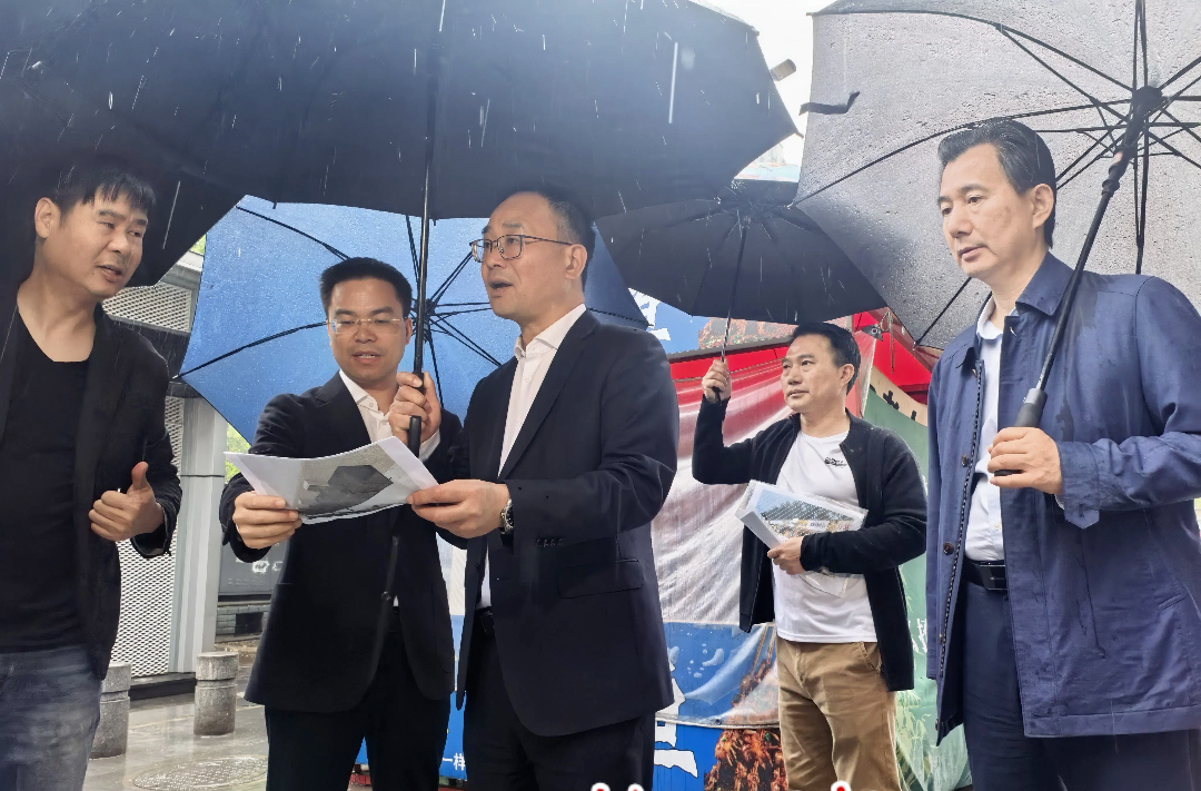 何恩广调研城市管理突出问题整治工作