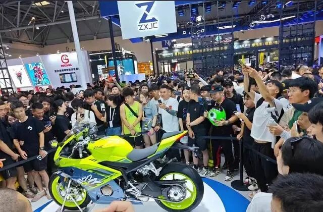 张雪裸辞后逆袭：前1000台车不卖，两年后为何让杜卡迪颤抖？-有驾