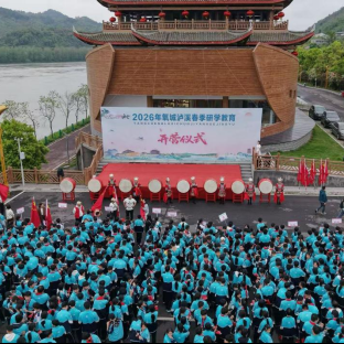 沅水画壁迎来千名吉首学子研学，深度体验“神秘湘西走个春”