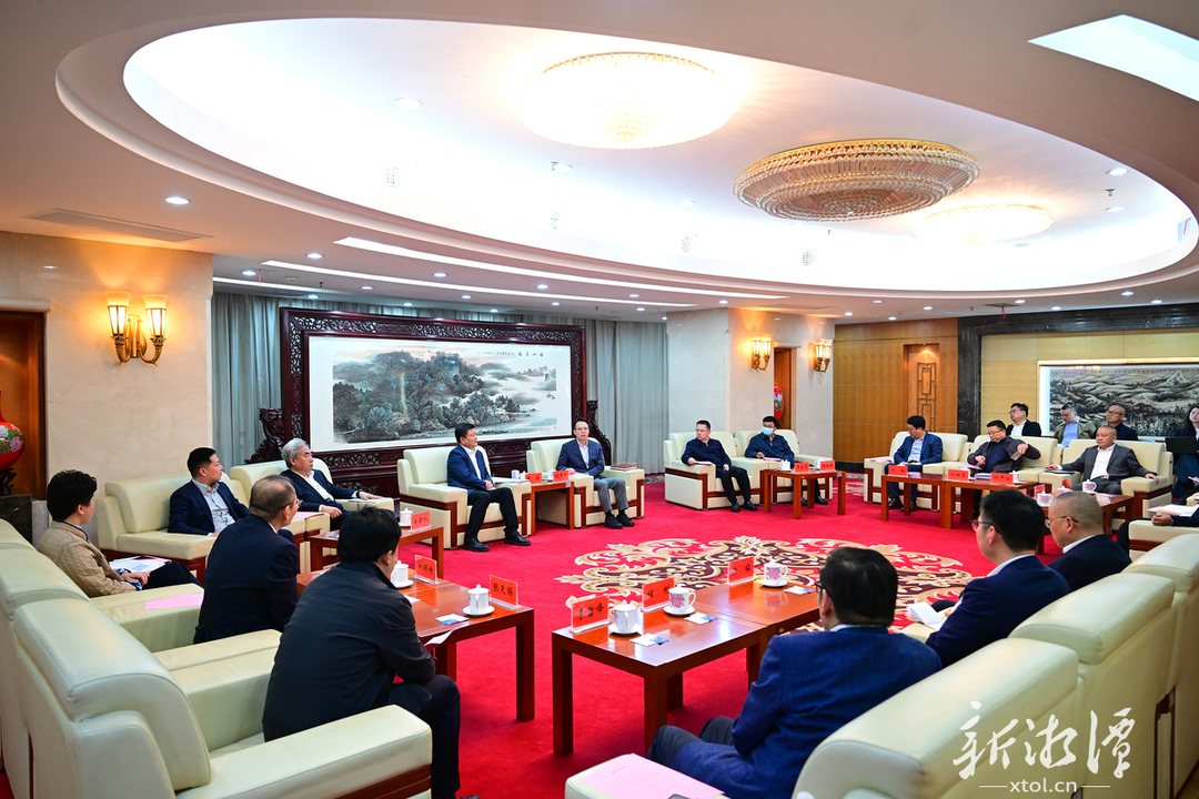 胡贺波李永亮会见吉利控股集团戴庆一行