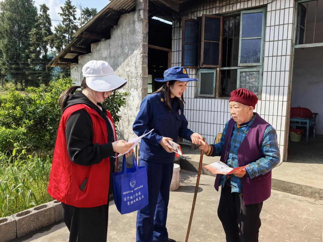 把“平安”叮咛送到农家院坝