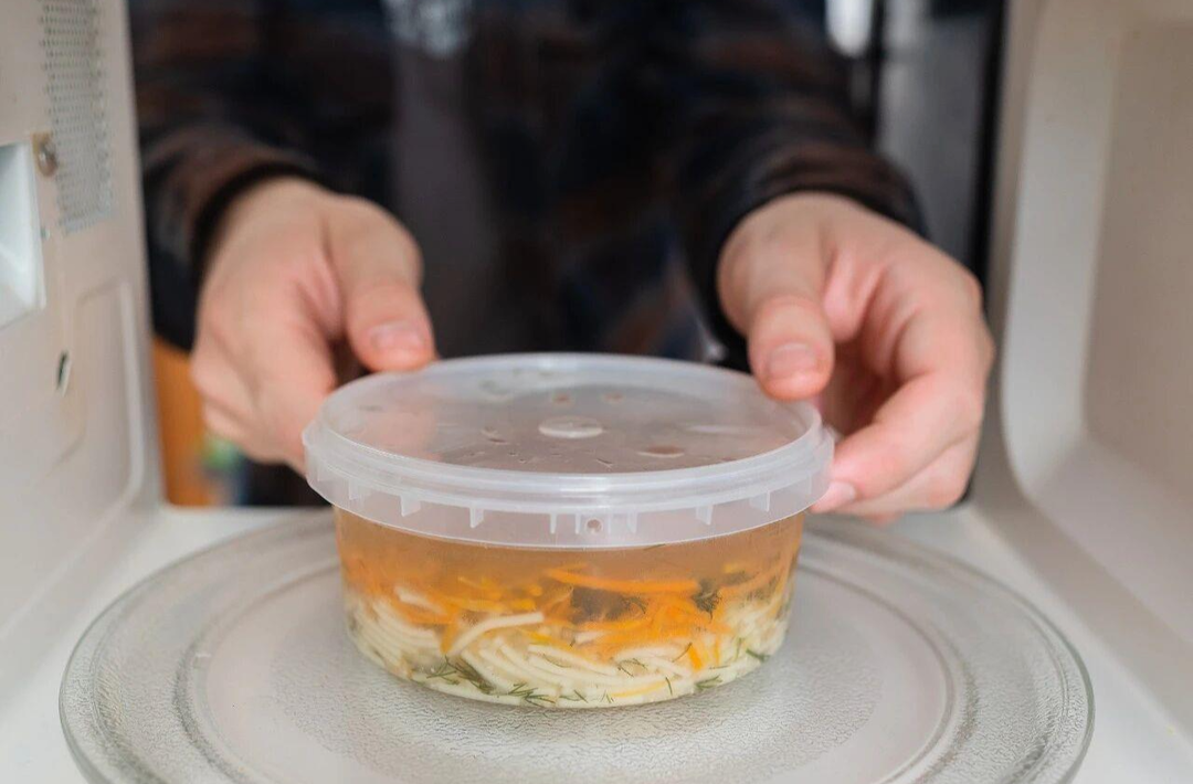 热饭别偷懒！微波炉这样热菜“微塑料”飙升125倍