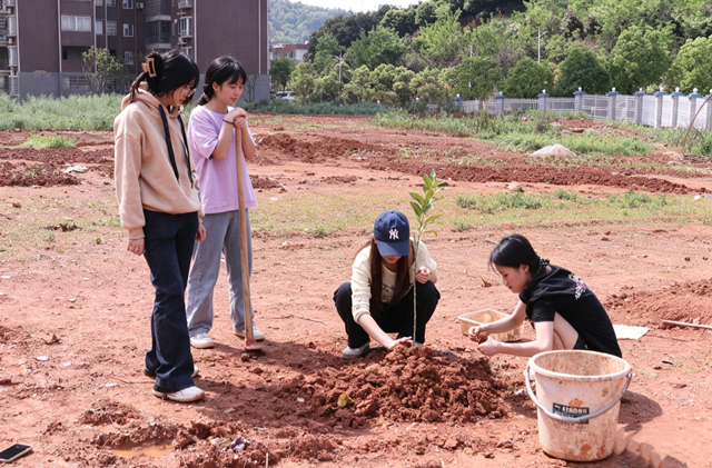 怀化职院：课堂搬到田间地头，在实操中锤炼技能