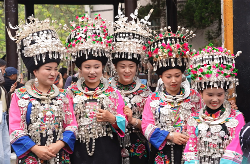 银铃响处是苗乡，三月三尽览醉美苗家风情