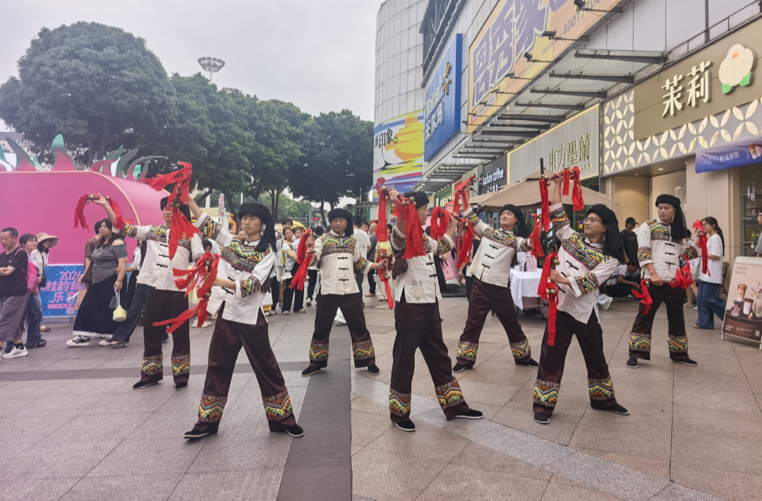 湘韵非遗踏歌远行 土家族铜铃舞闪耀广西“三月三”
