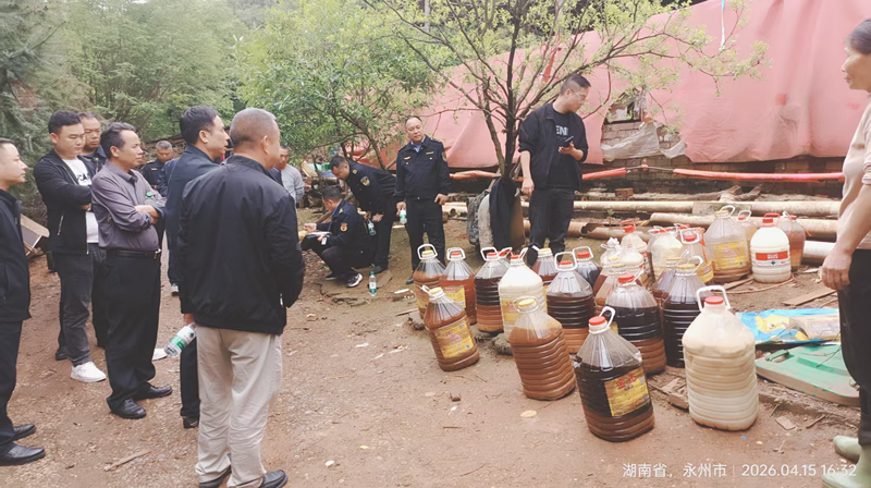 永州城管牵头多部门重拳整治餐厨垃圾 斩断“地沟油”黑色产业链