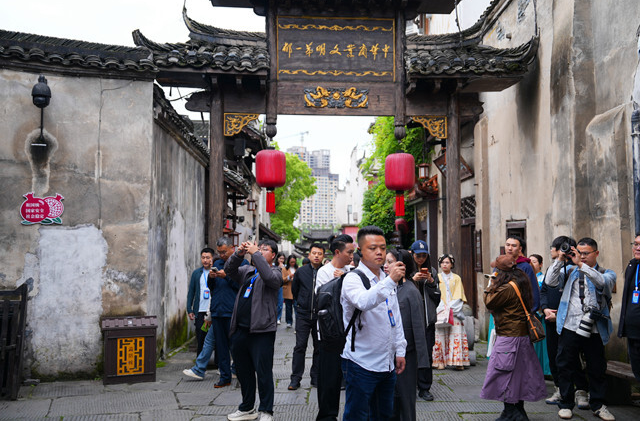 一眼千年！20余名网络名人带1亿粉丝感受洪江古商城文旅新气象