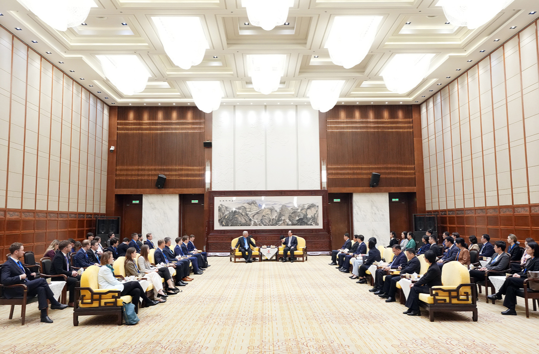 毛伟明会见第十一届中德青年领导者会议嘉宾代表