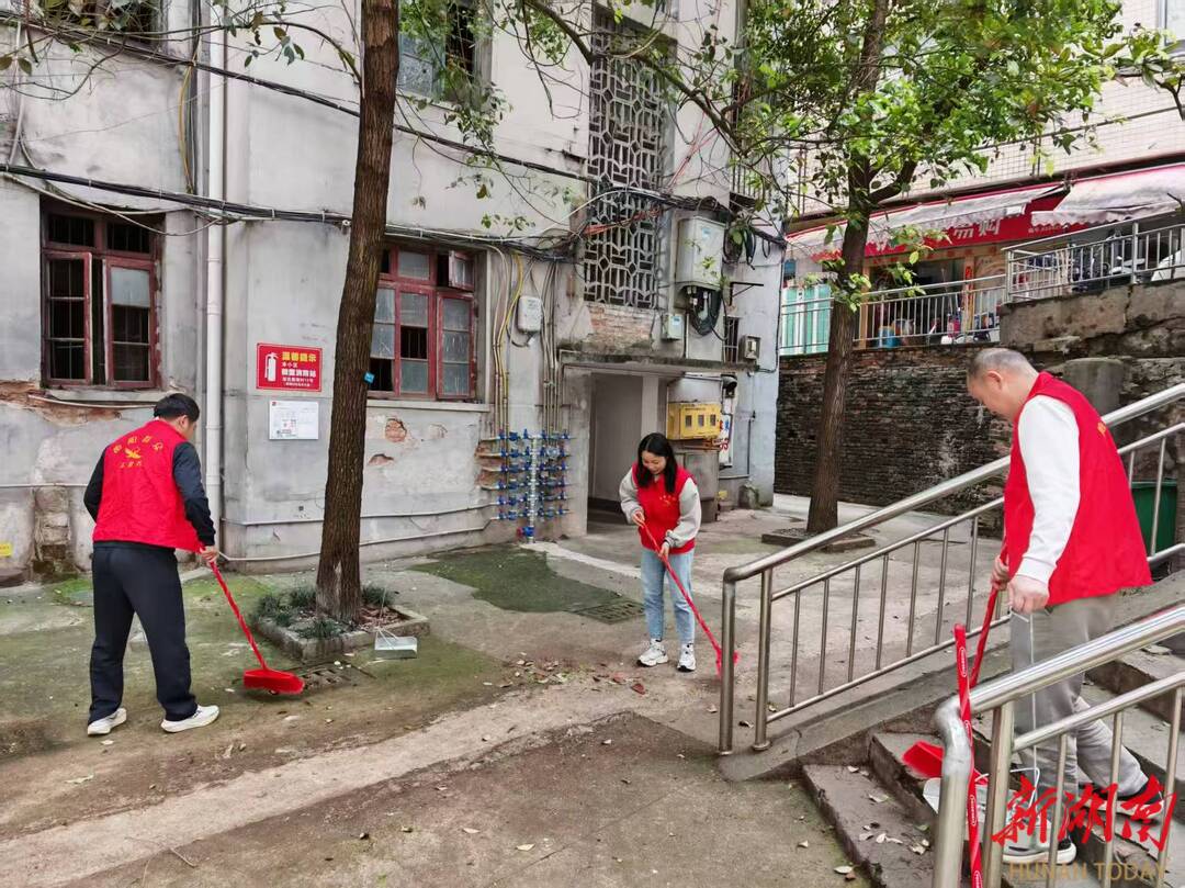 向城市“顽疾”亮剑！雁峰区千人清扫行动助力深化全国文明城市建设