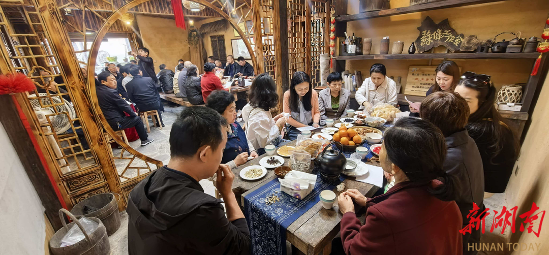 桃江县：组织劳模“打卡”山水非遗、感悟劳动力量​