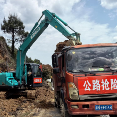 溆浦县开展汛期公路抢险应急实战演练