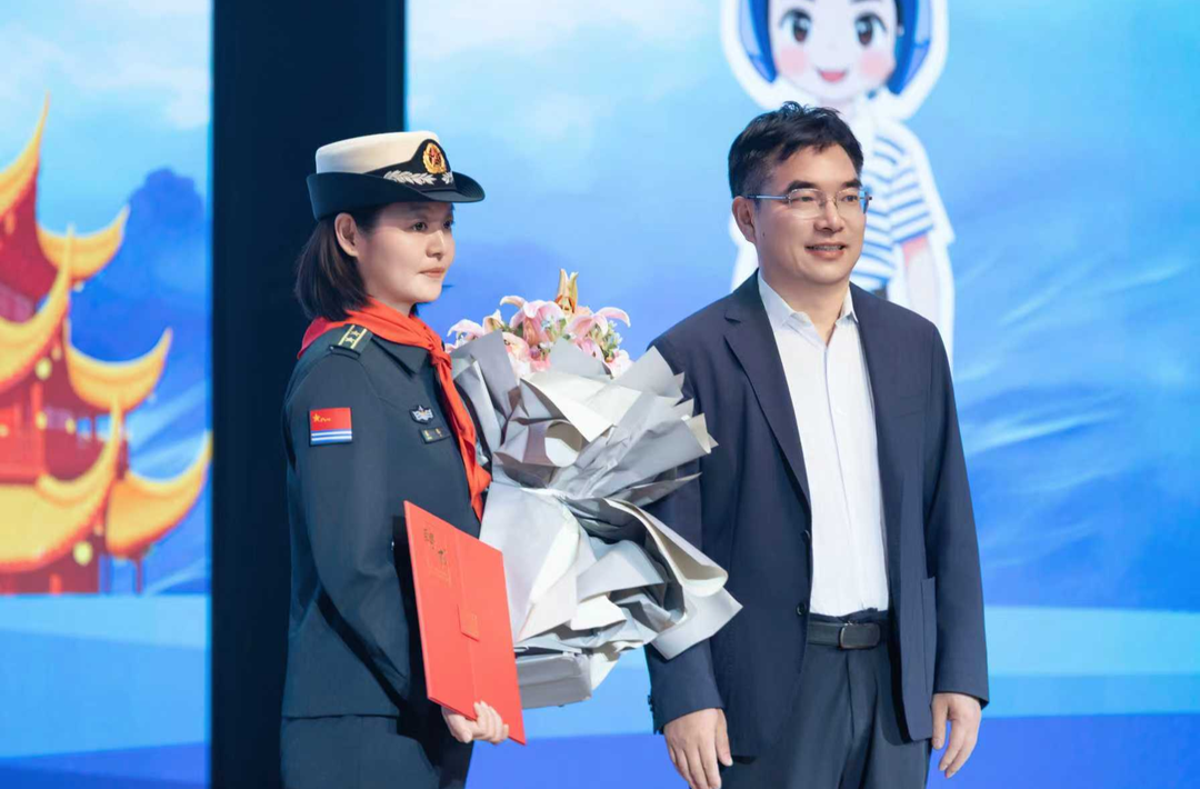致敬英雄张超！岳阳楼区12万名“超少年”同上思政大课
