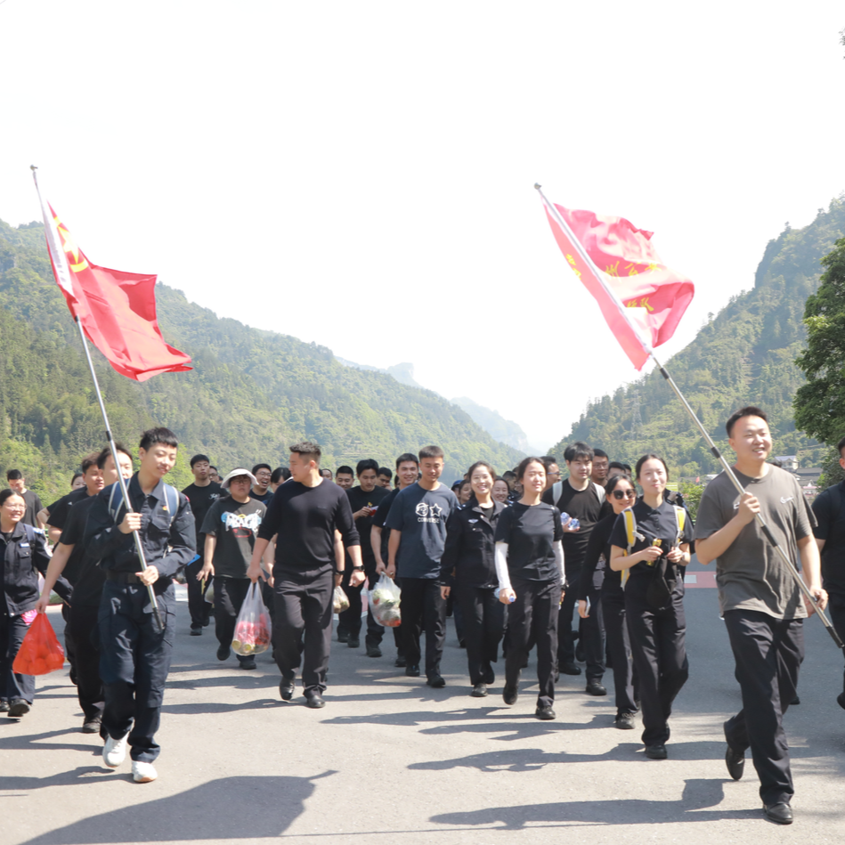 徒步拉练+党史打卡！这堂“行走的思政课”走新更走心~