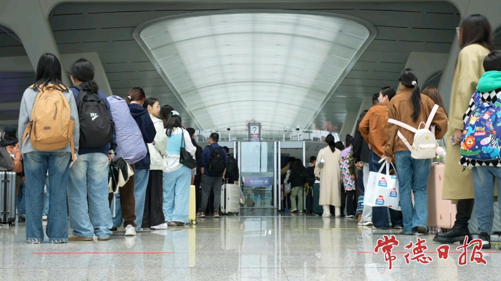 完成客运量近4万人次！常德站假期客流高峰提前到达