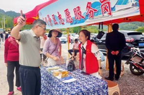 “五一”不打烊！党员志愿者暖心护航景区客流高峰