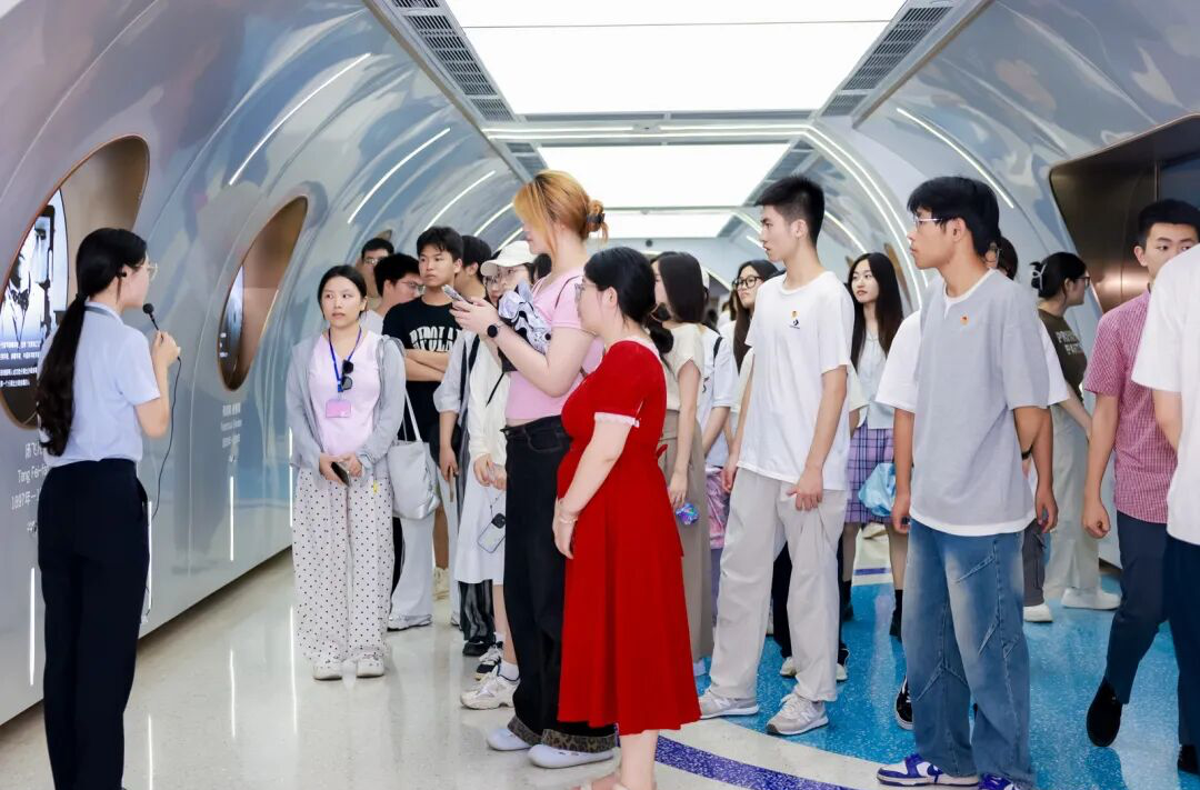 湘伴丨把C位留给青年，长沙“宠粉”来真的