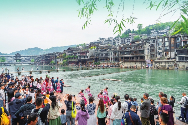 “张崀桂”旅游圈海外吸粉，崀山成为外国游客热门目的地