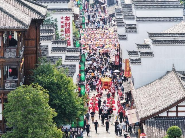 “五一”常德河街接待游客近百万人次