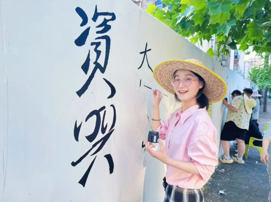 闲置空间变“艺术画廊”  资兴青年干部以艺为媒扮靓城市“颜值”